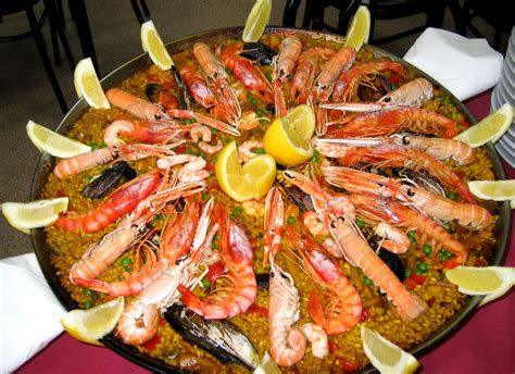  Paella de Marisco! Güney İspanya Lezzetleri Size Çağrı Yapıyor