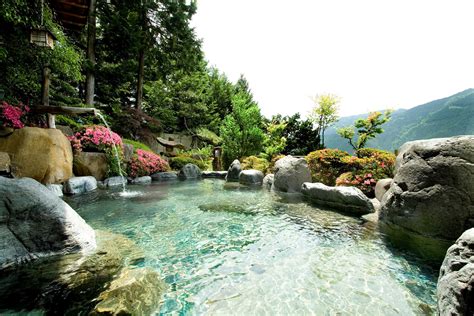 下呂温泉 宿 おすすめ - 温泉と星空の下でのんびり過ごす