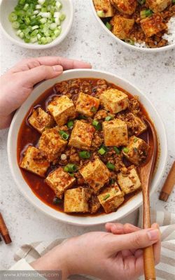  Mapo Tofu: Sıcak Biberlerin Ateşli Dansı ve İpeksi Pürüzsüzlük Bir Arada mı?