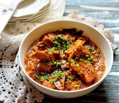  Mutton Rogan Josh, Bir Hint Lezzeti Yolculuğu: Baharatların Dansı ve Yumuşak Etlerin Uyumu!