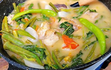  Sinigang na Isda! Bir Tavuk Çorbasından Daha Fazlası: Tart ve Ekşi Tatların Uyumu